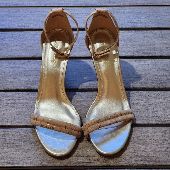 Lilly Pulitzer - Picture 3 of 11